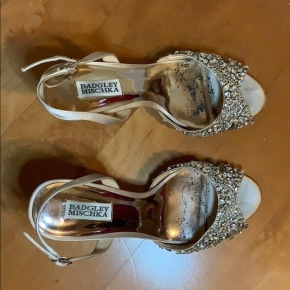 Badgley Mischka Comfortable 3 1/4 Heels Size 9 - Picture 5 of 8